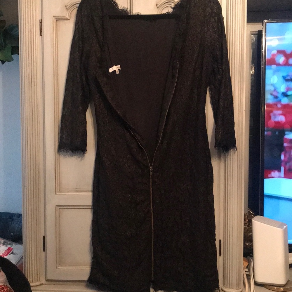 Lace dress - Picture 3 of 5